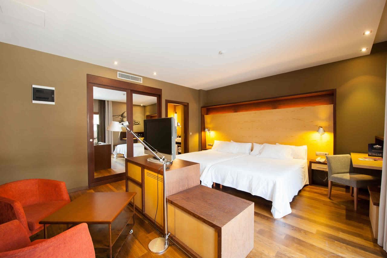 Sommos Hotel Aneto Бенаске Экстерьер фото